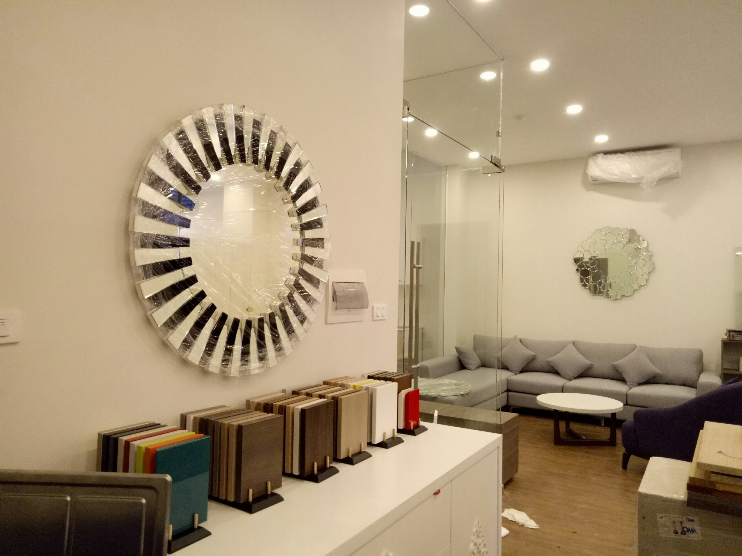 Chọn mua gương trang trí tại phòng khách