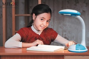 Đèn bàn chống cận vì một đôi mắt sáng cho trẻ