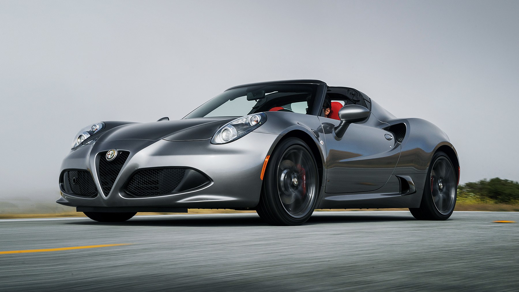 Thân xe Alfa Romeo 4C được làm từ sợi các-bon nguyên khối