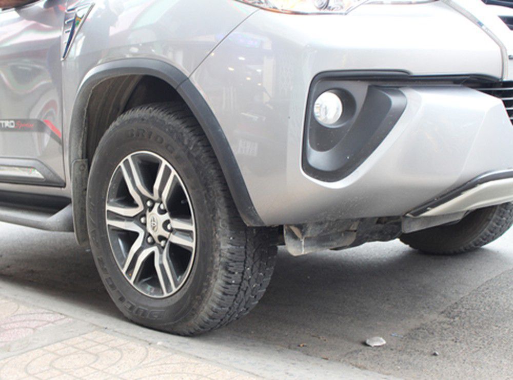 Khi mâm bánh xe hơi mới vận hành trong thời gian ngắn mà bị trầy xước thì có thể chọn giải pháp sơn
