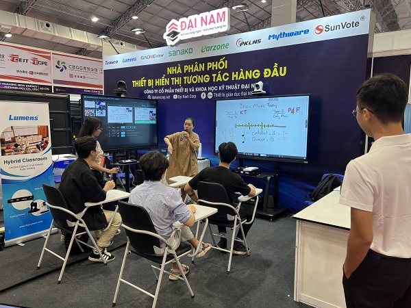 màn hình cảm ứng tương tác tại sự kiện