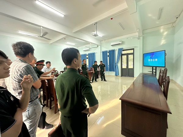 màn hình cảm ứng tương tác tại trường Lục Quân 2