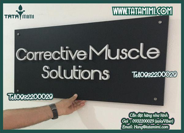 Chữ quảng cáo bằng mica làm logo