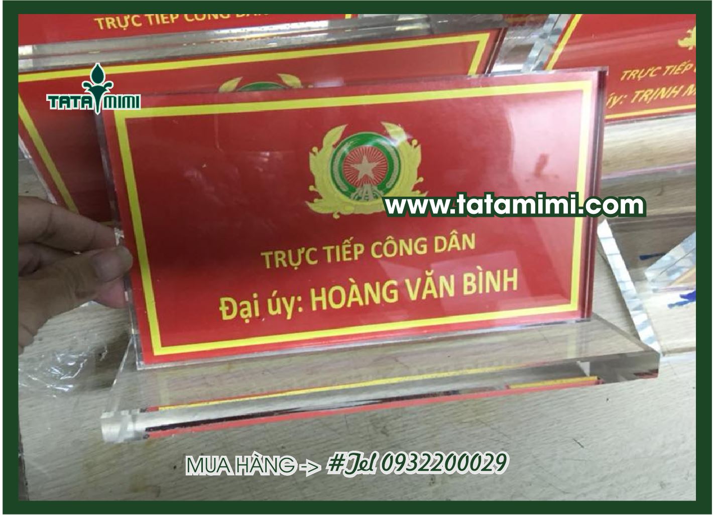 Kệ chức danh đơn giản và cầu kì bằng mica