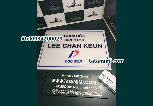 Biển công ty mica kích thước nhỏ