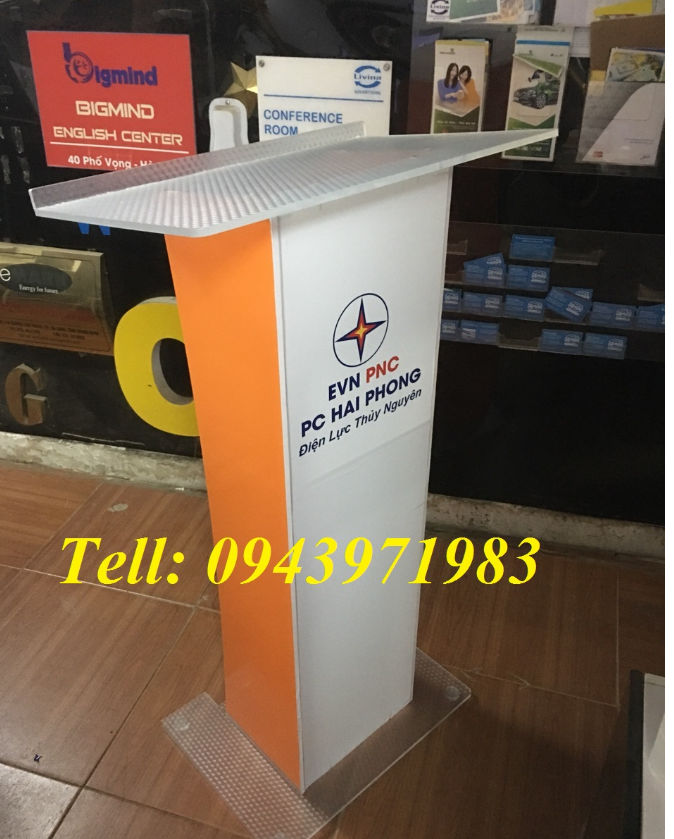 Bục phát biểu mica cho ngày gặp mặt đầu năm