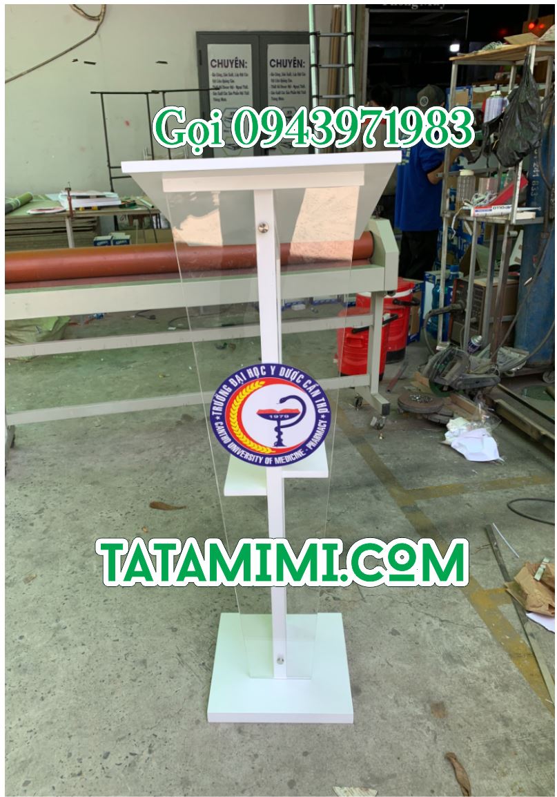 Bục phát biểu thân gỗ mặt mica