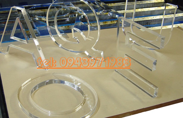 chữ nổi mặt mica viền inox chuyên nghiệp