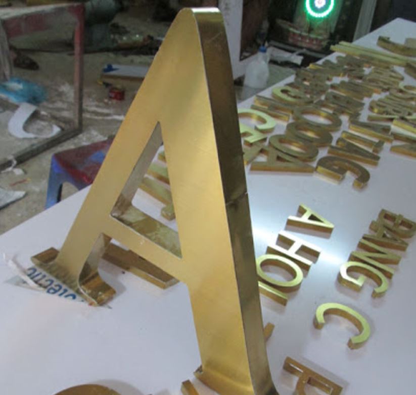 Ốp Alu Vân Gỗ ,Ốp Quốc Huy lên hội trường của ủy ban nhân dân