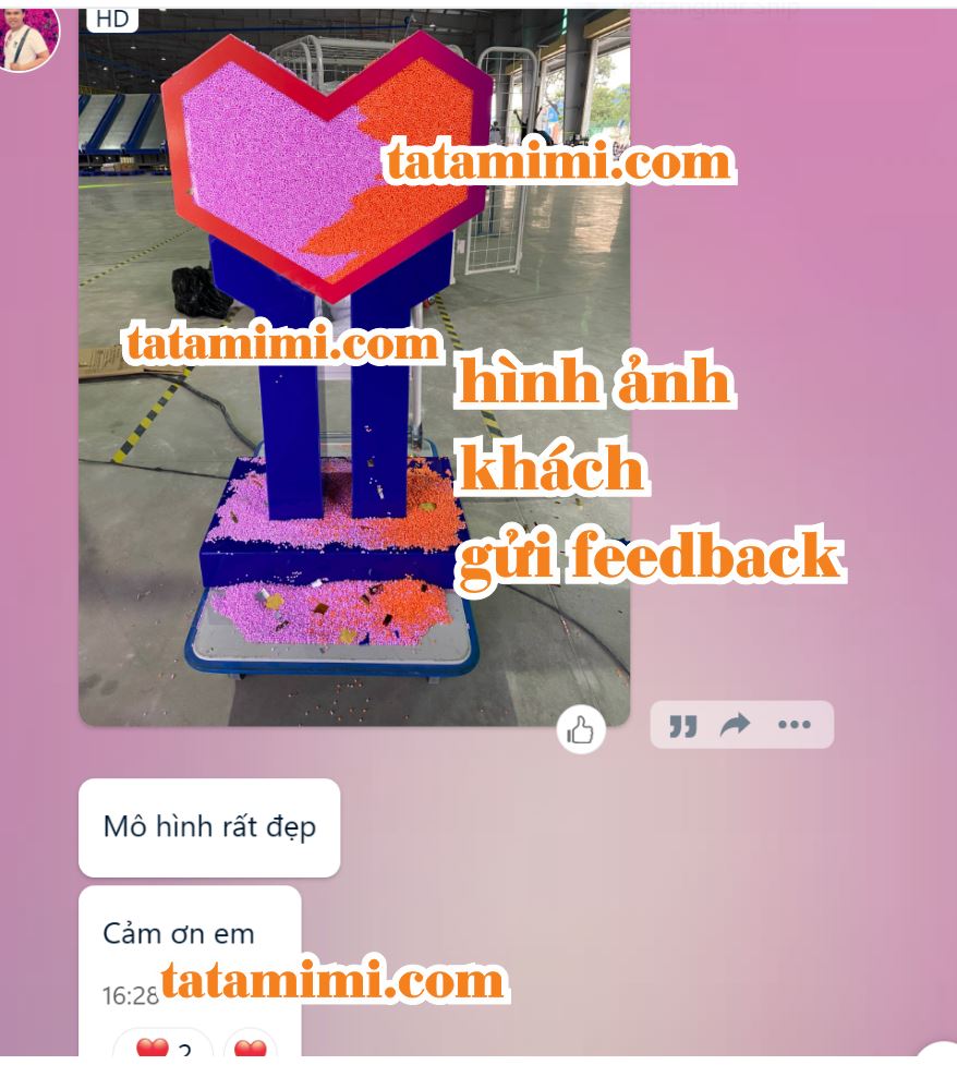 Thùng mica trái tim để bàn và đế đất