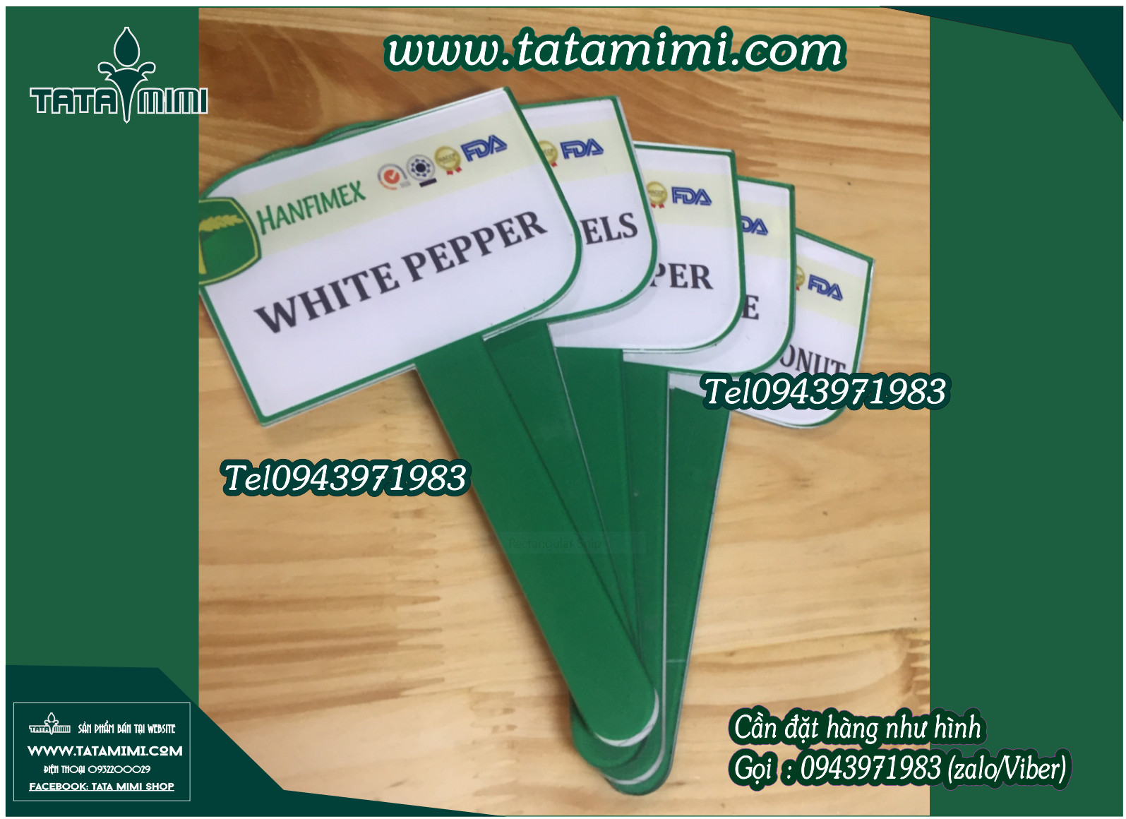 Biển đón mica với mặt mica trong tay cầm mica màu