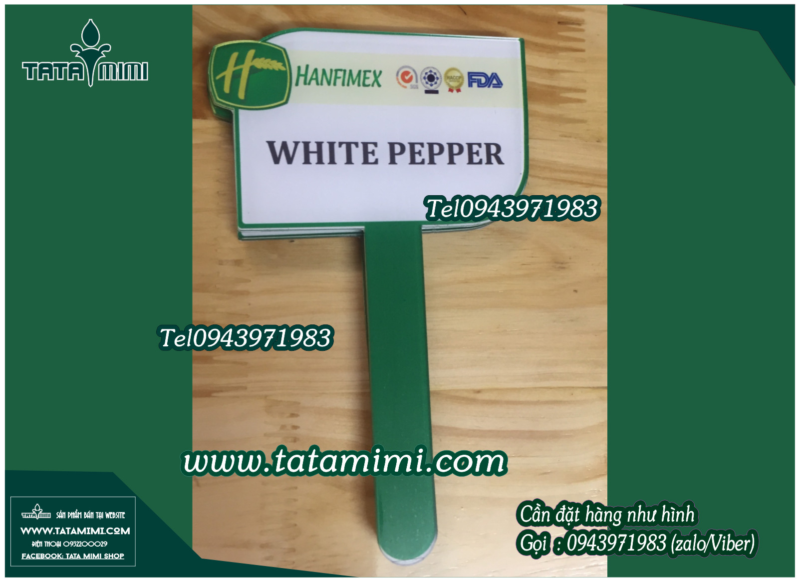 Biển đón mica với mặt mica trong tay cầm mica màu