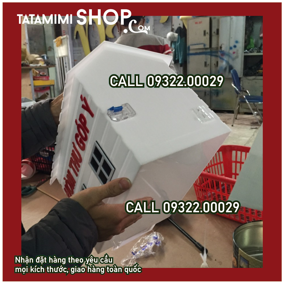Hòm thư góp ý có gắn chữ nổi