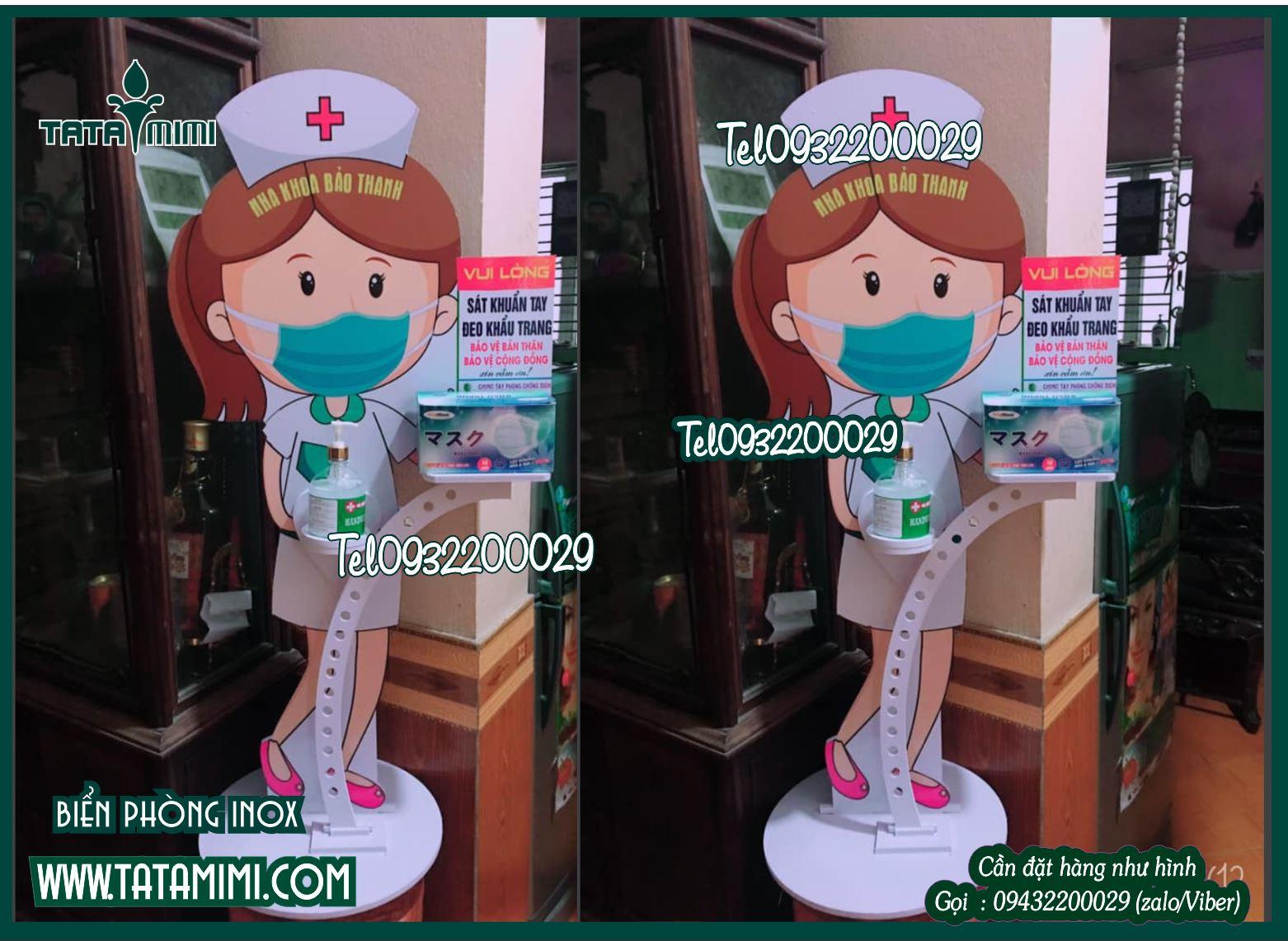 Standee để ngoài trời có thân sắt đằng sau