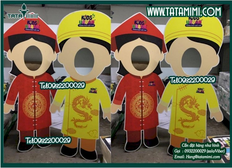 Standee để đất thân sắt mặt bằng fomex bồi decal