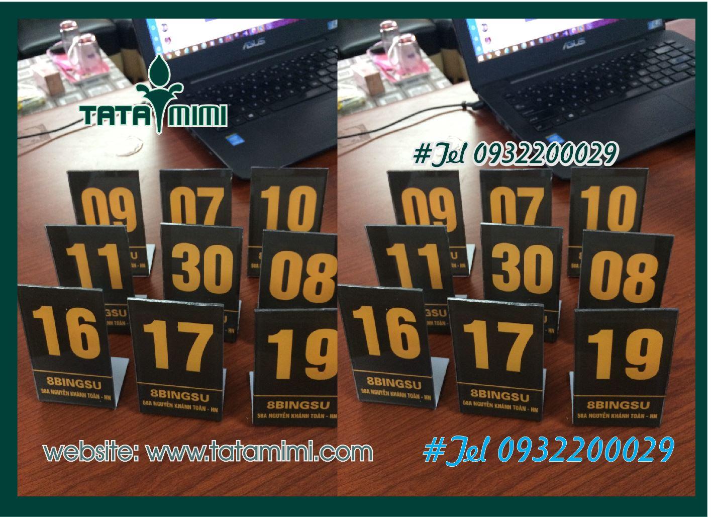 Thẻ bàn cà phê nên dùng loại dán cố định hay để bàn