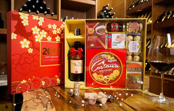 MAU HOP QUA TET Y NGHIA CAO CAP 2018