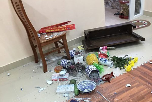 Bàn thờ bị rơi do gắn không chắc chắn