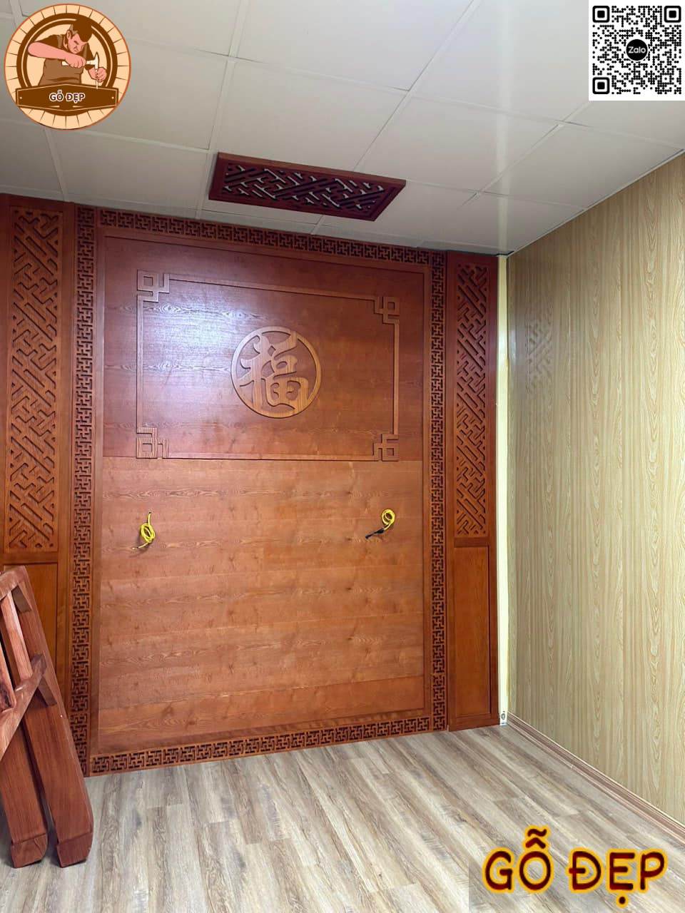 Vách hậu - bàn thờ mẫu đơn giản