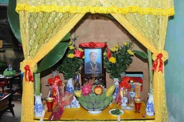 lập bàn thờ vong người mới mất