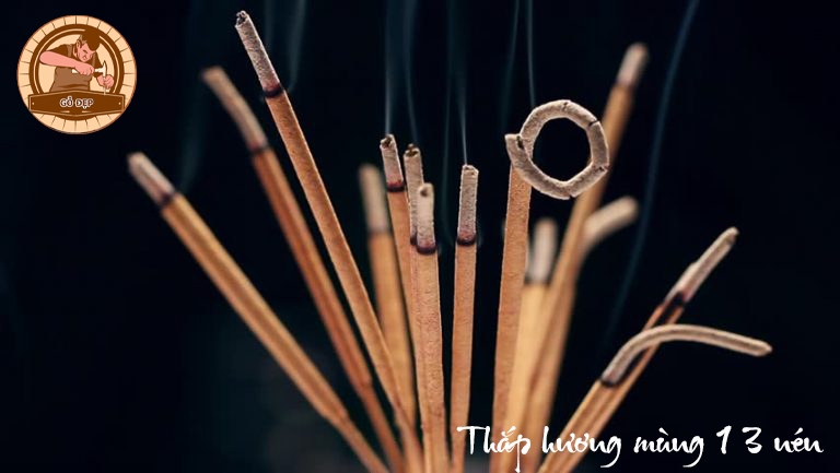 Thắp hương mùng 1 mấy nén nhang