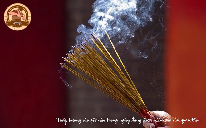 Thắp hương vào giờ nào trong ngày đang được nhiều gia chủ quan tâm