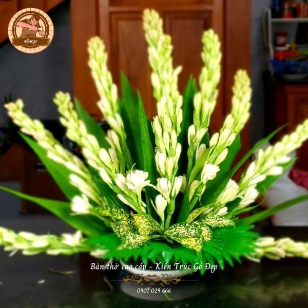 Cách cắm hoa bàn thờ đơn giản có ý nghĩa gì?