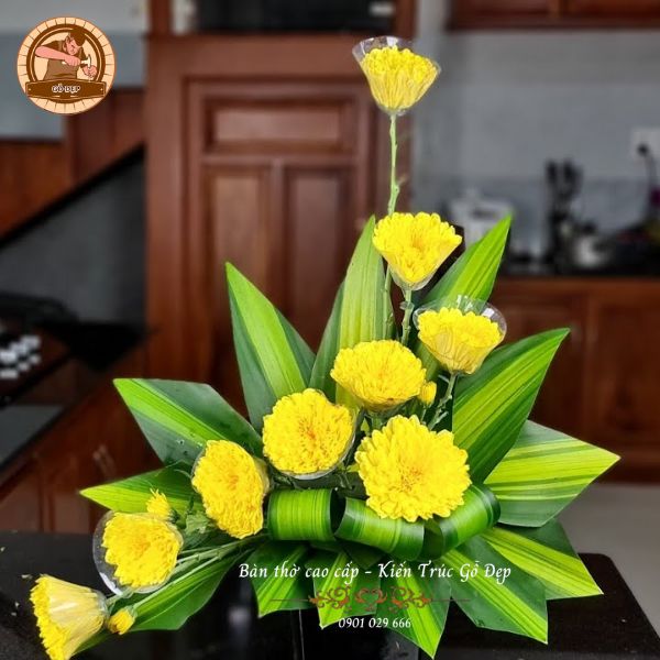 Nên chọn hoa gì trong cách cắm hoa bàn thờ đơn giản?