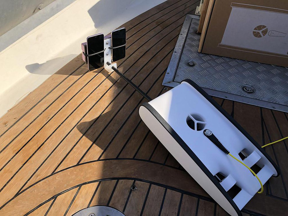 iphone-11-iphone-11-pro-iphone-11-pro-max-chong-nuoc-tot-hon-apple-quang-cao