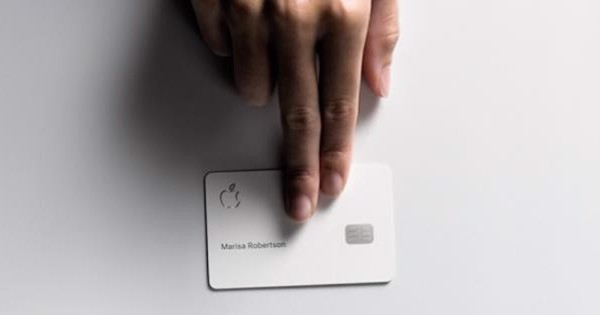 apple-card-mon-do-thoi-trang-thay-the-ki-nguyen-ipod