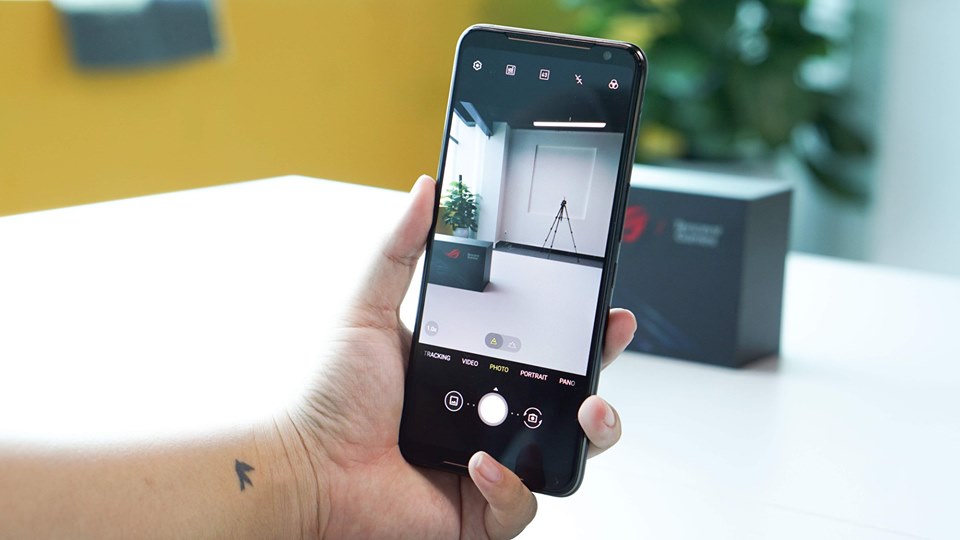 5-uu-diem-hap-dan-moi-game-thu-cua-asus-rog-phone-2