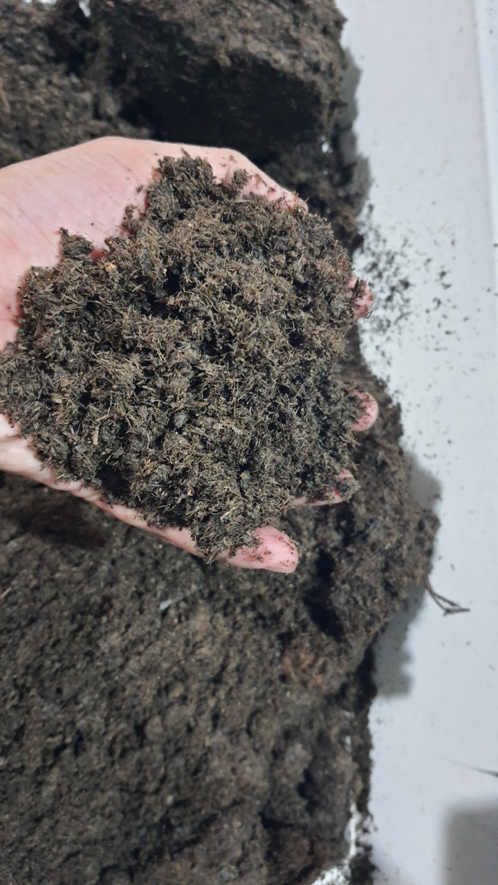 Tại sao khi bán phân bò lại bán theo dm3, mà không phải kg?