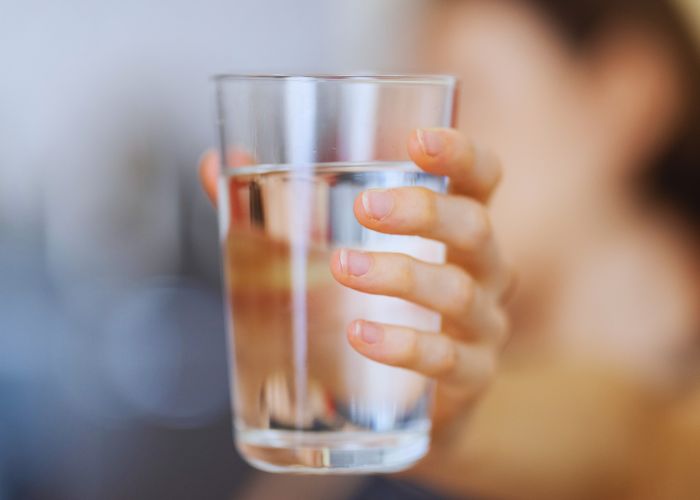 Nước - Duy trì độ ẩm và giúp da thanh lọc từ bên trong