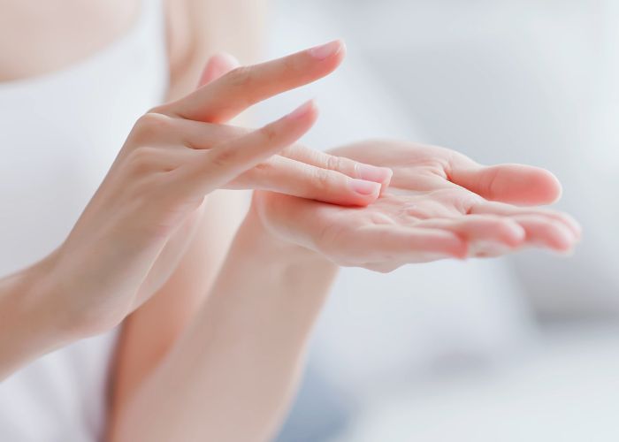 dưỡng ẩm và cấp ẩm đầy đủ