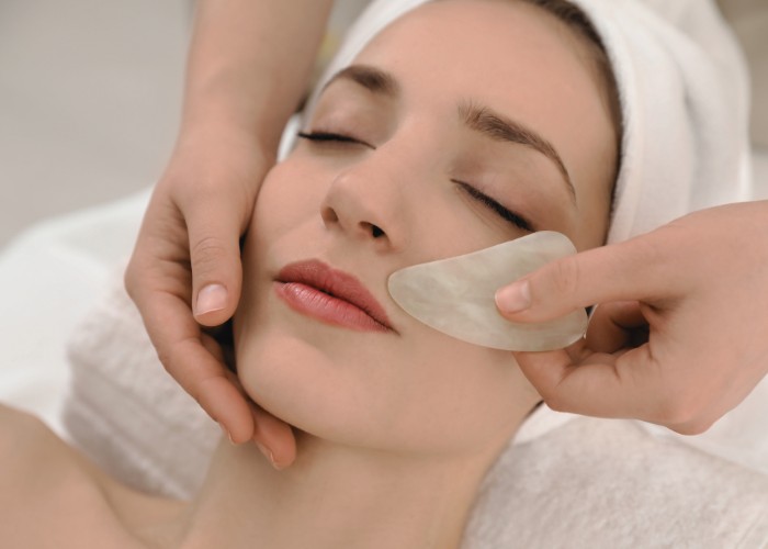 Massage da mặt thường xuyên