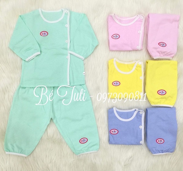Bộ Baby Born trơn trong combo đồ sơ sinh cho bé trai mùa thu