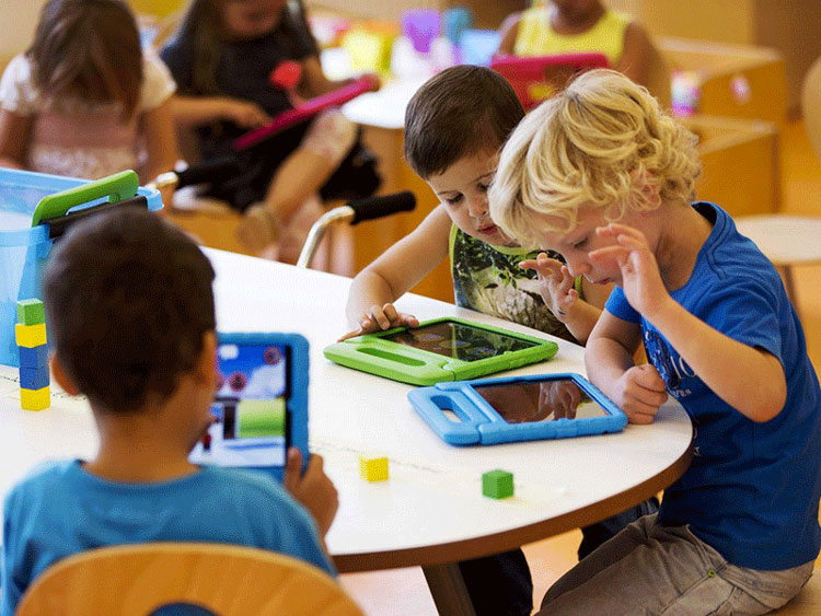 cham-soc-tre-cham-phat-trien-tri-tue