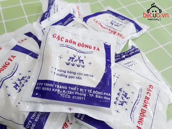 Gạc rốn Đông Fa trong combo đồ sơ sinh mùa thu cho bé gái