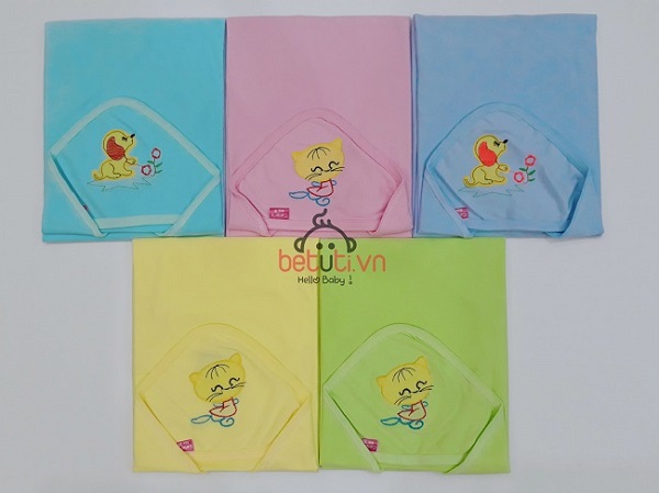 Chăn ủ cotton 1 lớp trong combo đồ sơ sinh cho bé trai mùa thu
