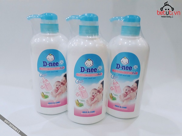 Nước rửa bình sữa Dnee trong combo đồ sơ sinh mùa thu cho bé gái