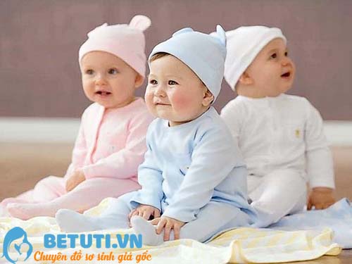 mua-quan-ao-cho-tre-so-sinh-o-ha-noi