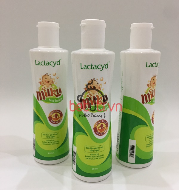Sữa tắm Lactacyd Milky trong combo đồ sơ sinh mùa thu cho bé gái