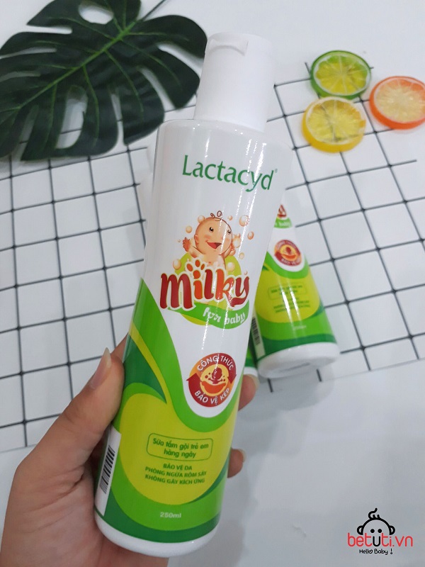 Sữa tắm Lactacyd Milky