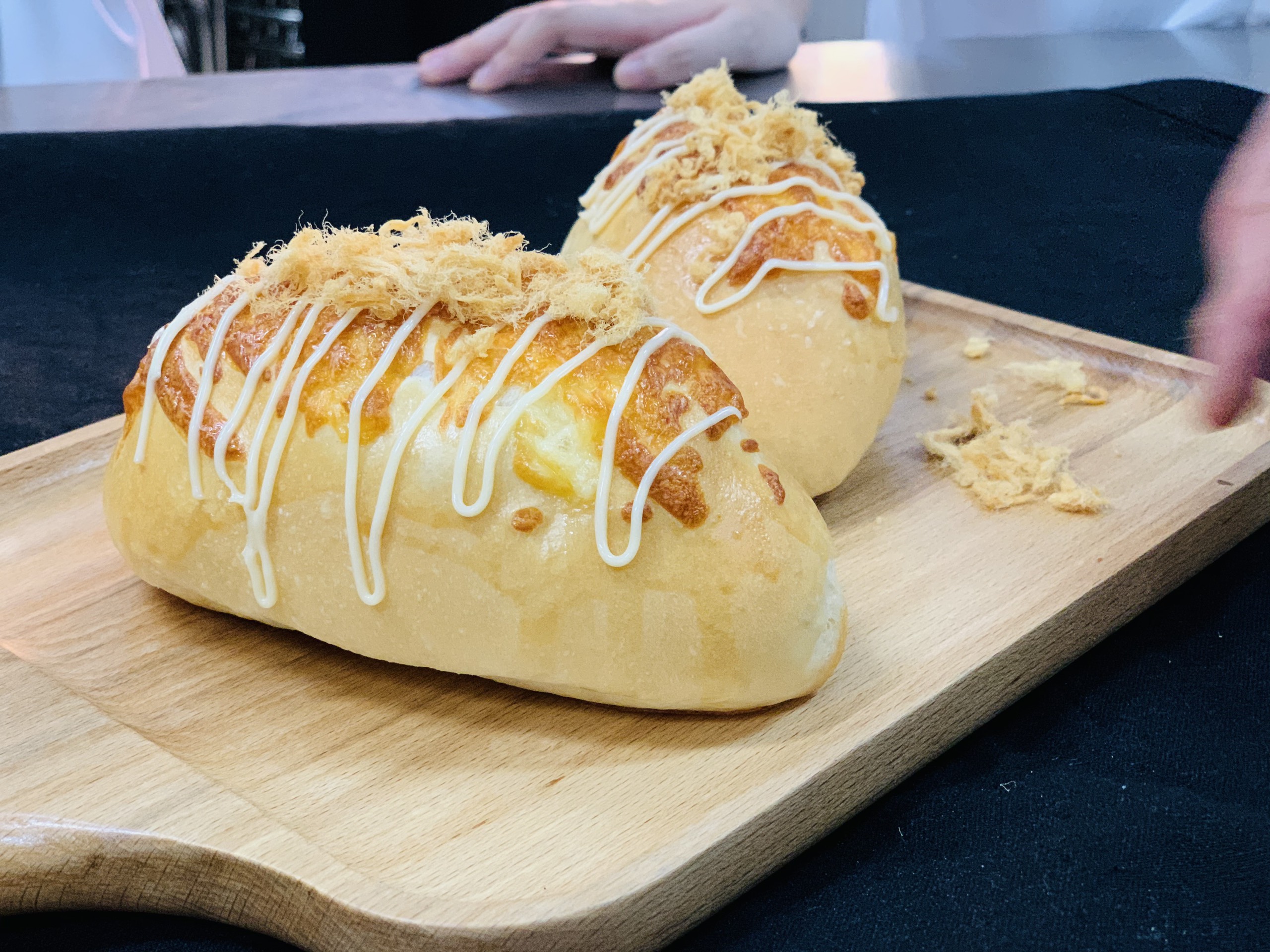 BÁNH BAGUETTE VÀ BÁNH PHÔ MAI: HƯƠNG VỊ PHÁP ĐẾN TRÁI TIM BẠN