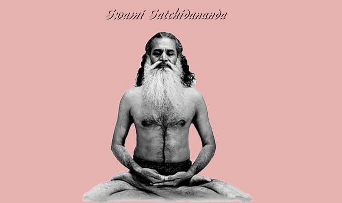 Swami Satchidananda thực hành Pranayama