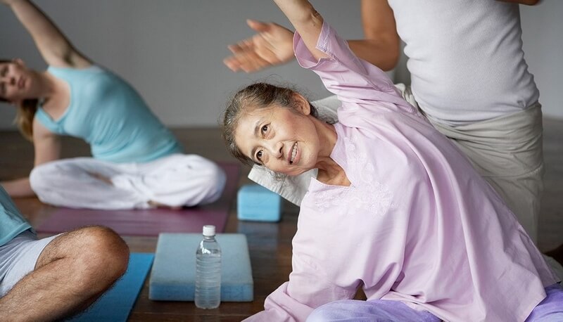 Yoga cho độ tuổi trên 50 – Lợi ích & thực hành