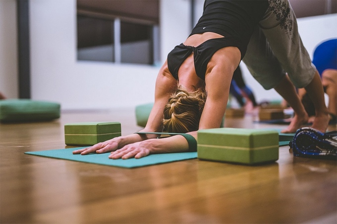 dụng cụ hỗ trợ tập yoga