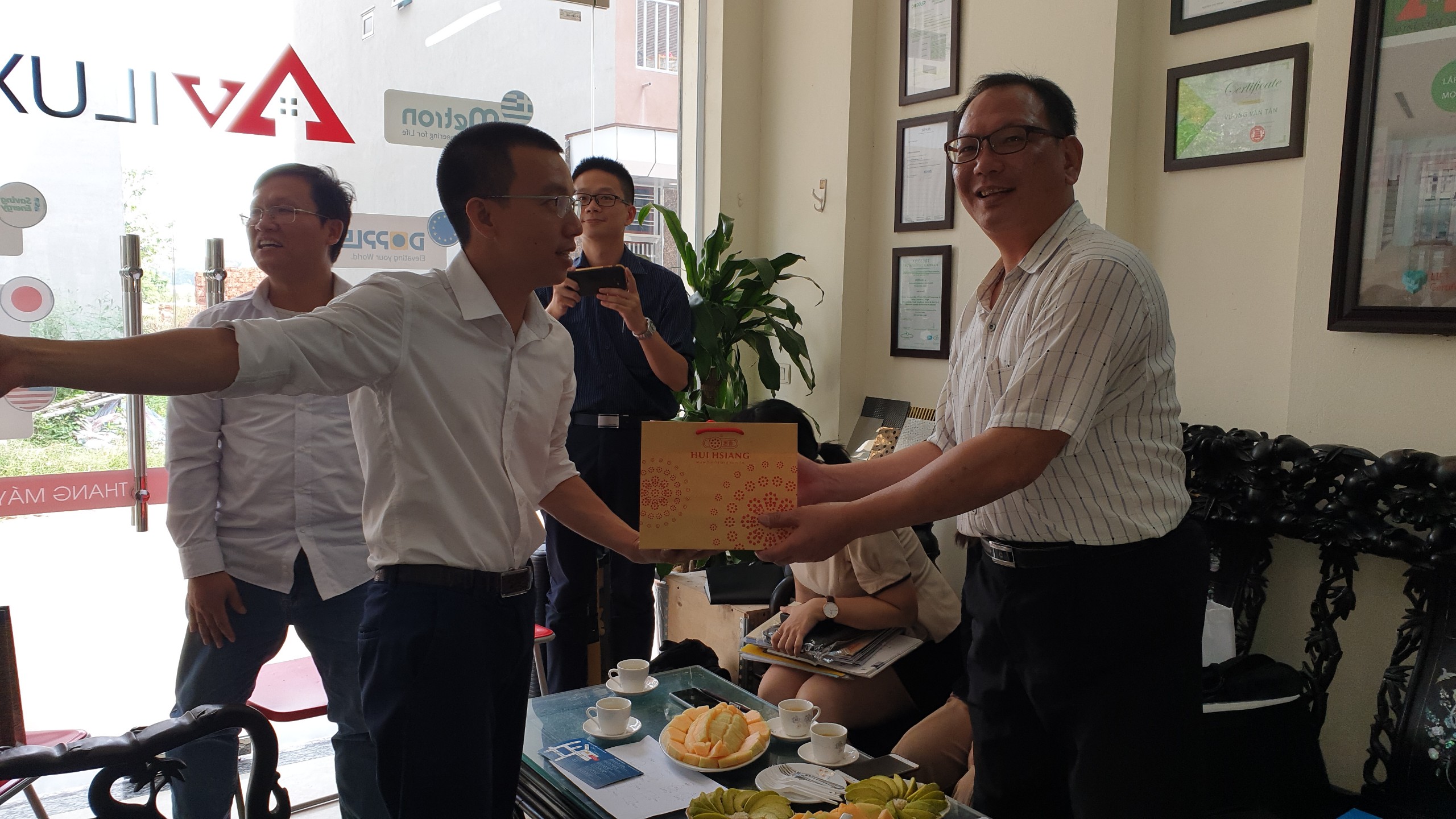 Đối tác thang máy Sakura sang thăm và làm việc với công ty