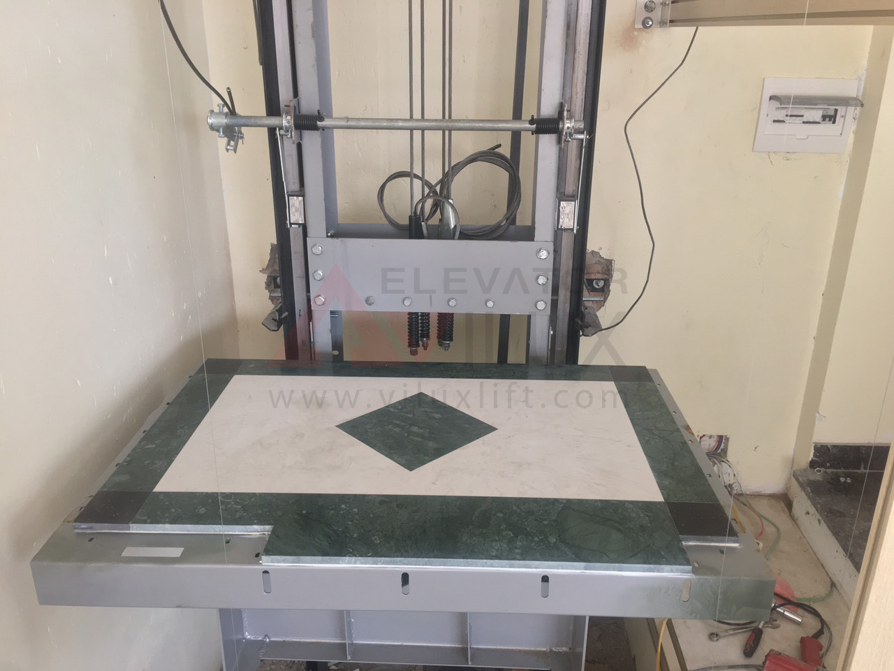 Thi công thang máy cho nhà cải tạo