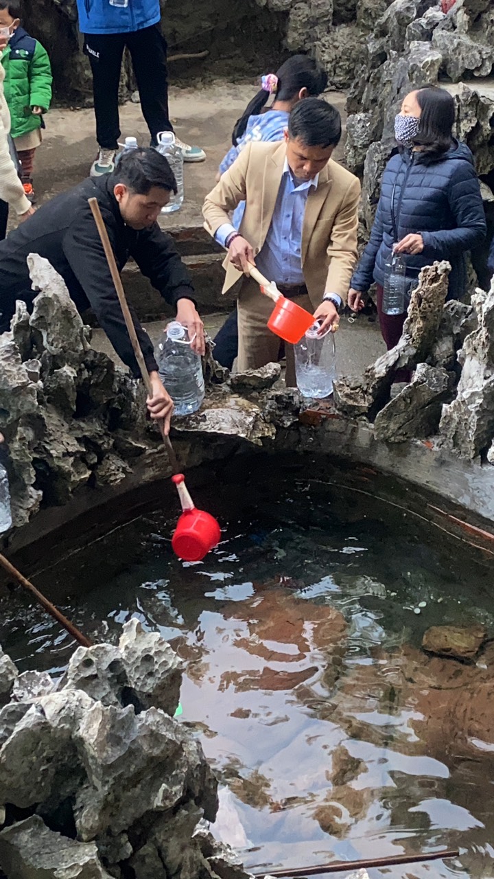 Lớp học phong thuỷ của thầy Tạ Hậu-Luôn gắn liền với thực hành